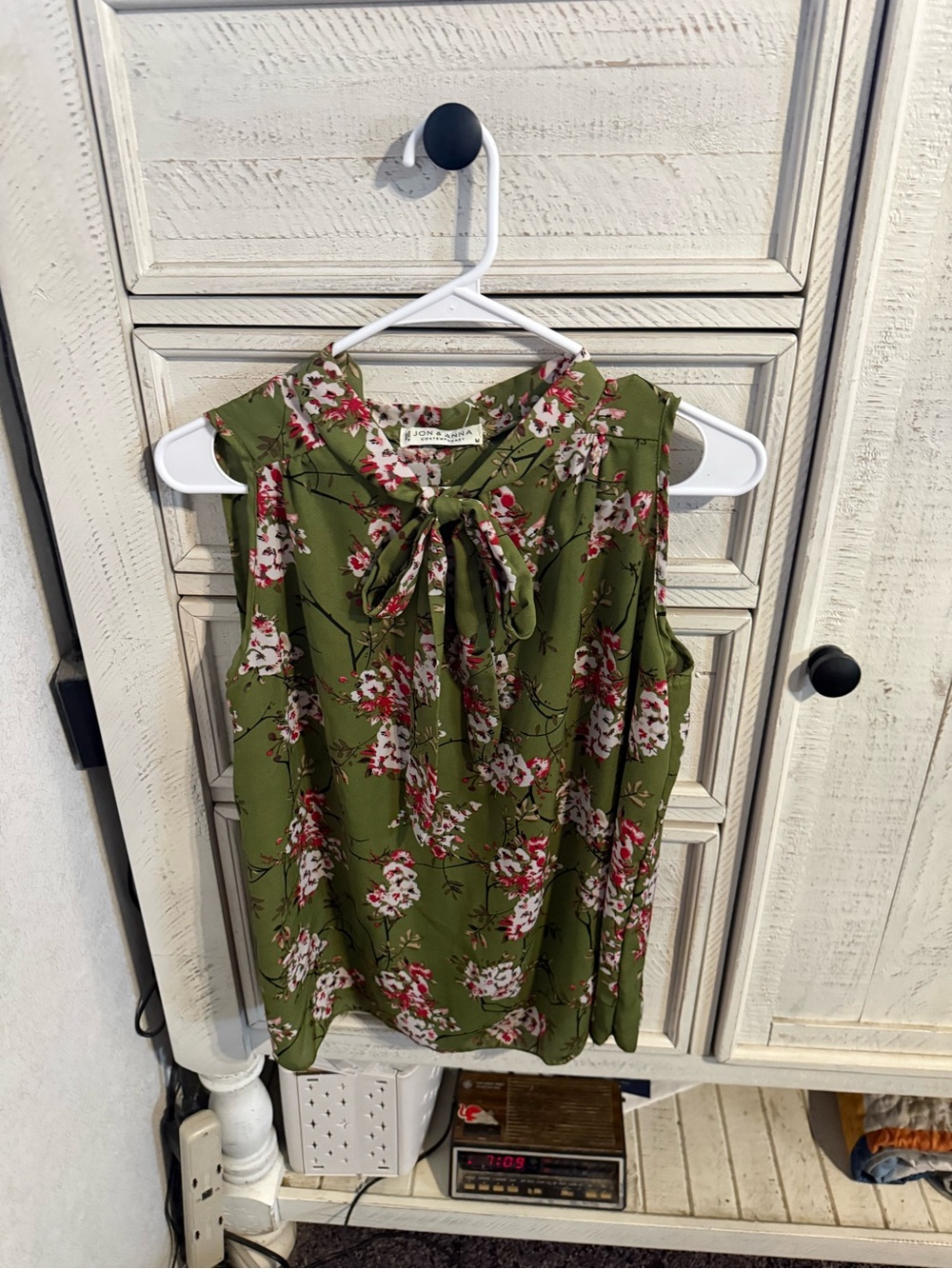Jon & Anna Olive Green Floral Tie-Neck Sleeveless Blouse